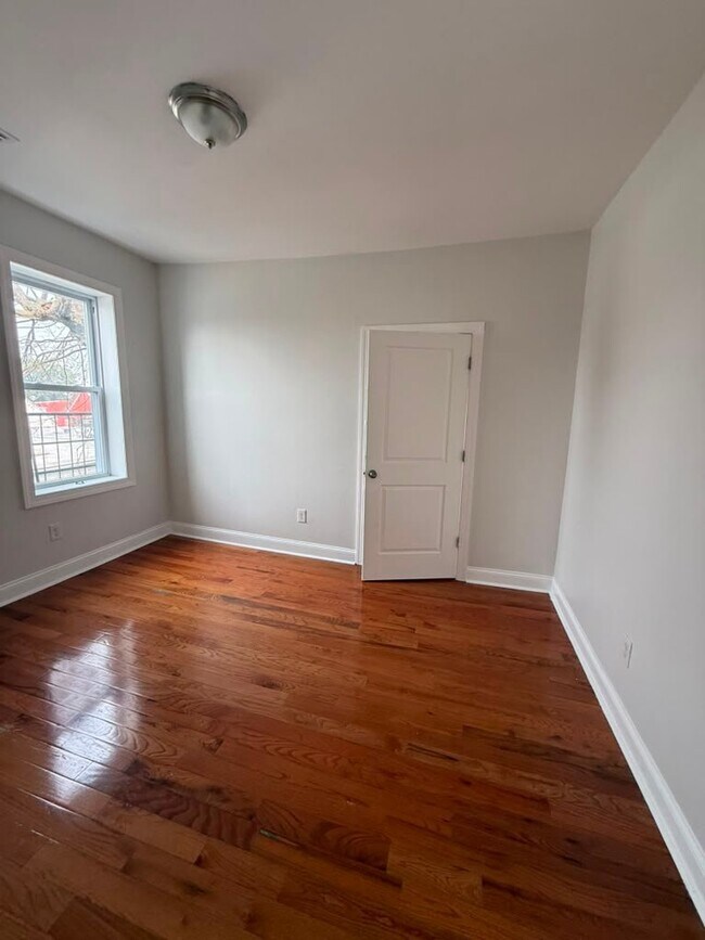 Photo - 162 Bergen Ave Unidad 4B