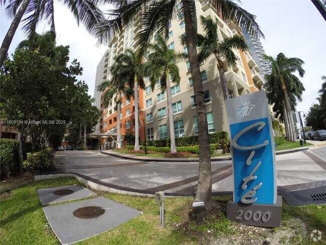 Building Photo - 2000 N Bayshore Dr Unit 219 Rental