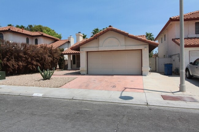 Building Photo - SHOWINGS AVAILABLE NOW Rental