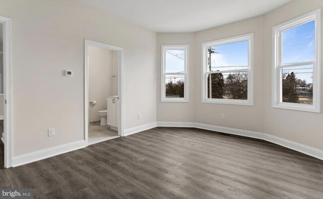 Photo - 300 E Front St