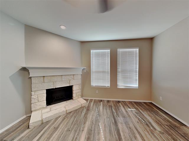 Photo - 215 Saddlebrook Ln