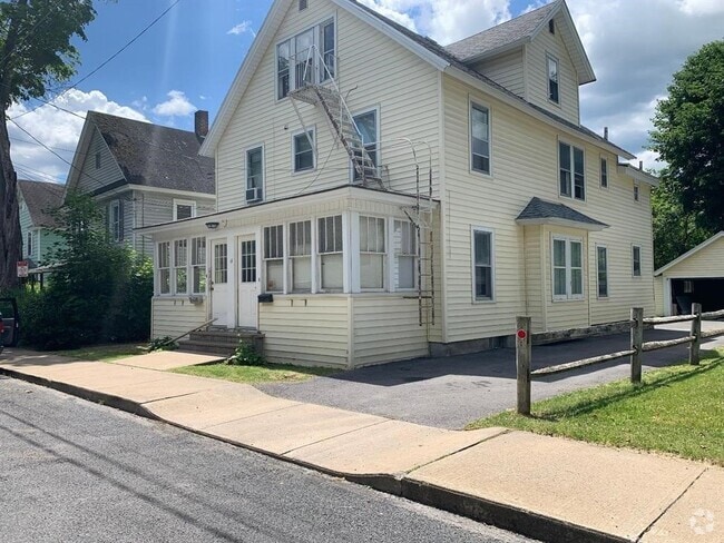 Building Photo - 11 Kearney St Rental