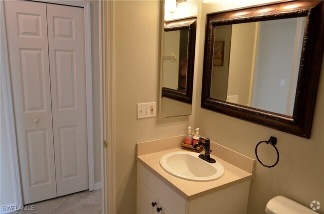 Building Photo - 144 SE 23rd St Rental