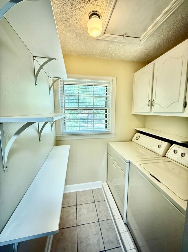Building Photo - 1 Bedroom Condo On Chapman Mountain Unit F