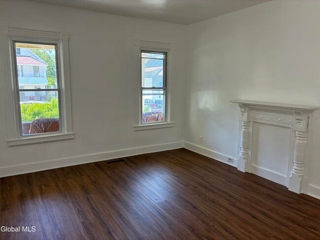 Photo - 813 Cutler St