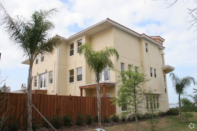 Photo - 2097 Edgewater Dr