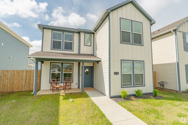 Building Photo - Immaculate 4-bedroom 3.5 bath Home in Faye...