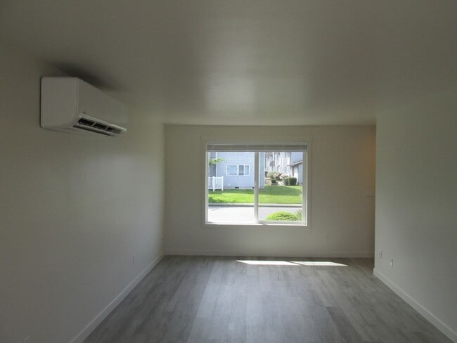 Photo - Fairhaven Ave., W. 421-425 Unit W. Fairhaven Ave., 425