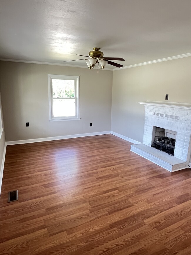 Photo - 4405 Main St