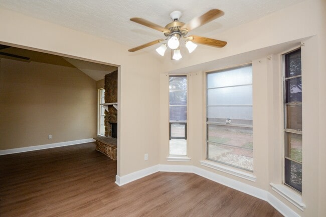 Photo - 19331 Nasworthy Dr