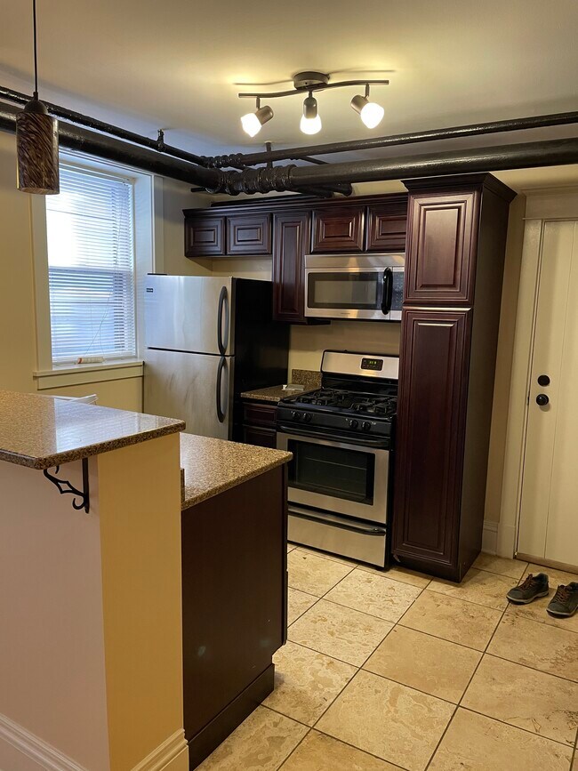 Kitchen - 2409 Fremont Ave S Unit 13