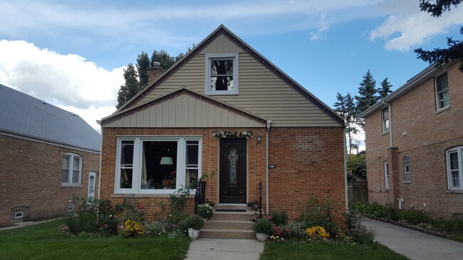 Photo - 7139 N Melvina Ave House