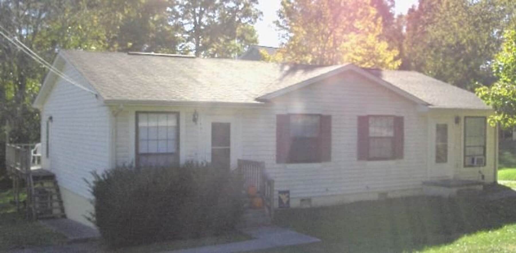 Photo - 135 Thelma Ln NE