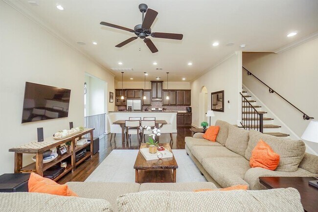 Photo - 1108 Peveto St