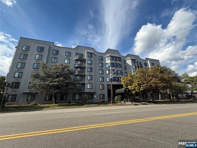 Building Photo - 115 Polifly Rd Unit 5D