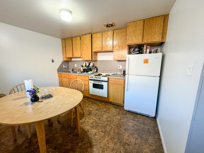 Photo - 785 E 820 N