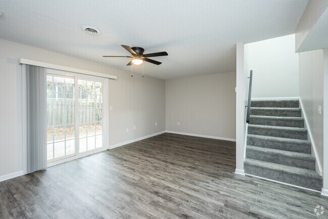 3BR, 1.5BA - 1,200SF - Living Room