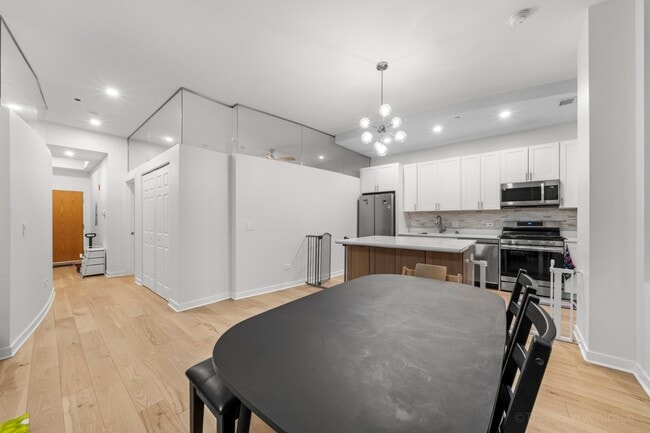 Photo - 208 W Washington St