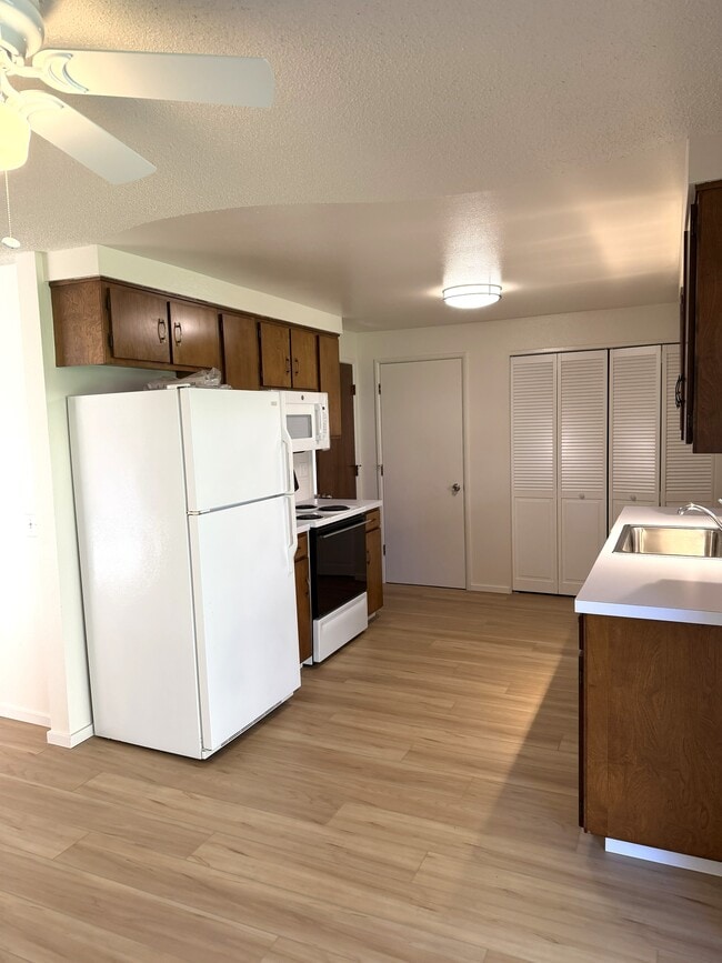 Photo - 745 E 43rd Ave