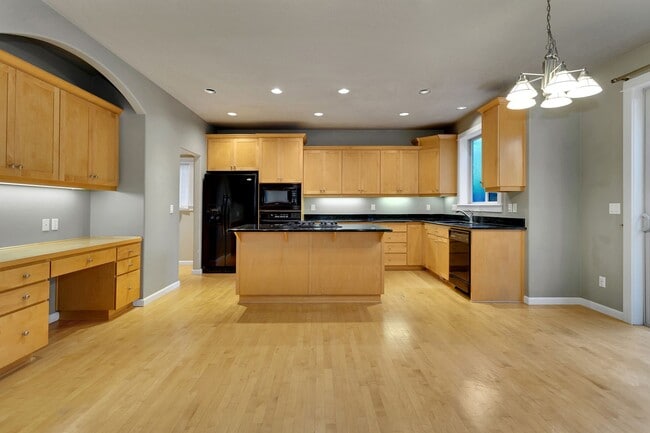 Photo - Fabulous 4BD/2.5BTH/2-Car Garage Renaissance Home in Rock Creek / Bethany area
