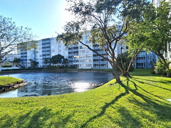 Photo - 1770 NE 191st St Unit 813-1