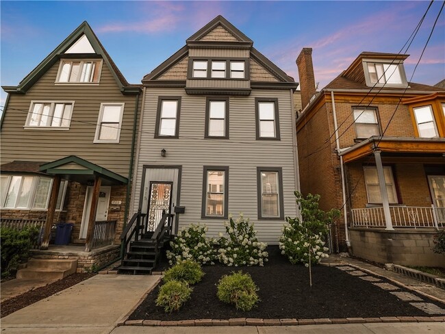 Building Photo - 715 N Beatty St Rental