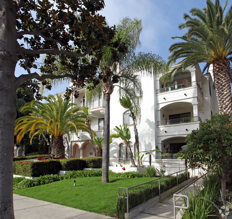 Photo - 527 San Vicente Blvd