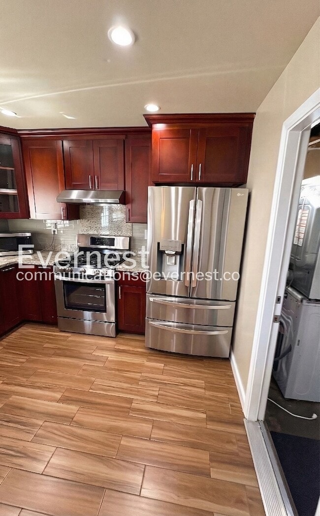 Photo - 1936 Shoreview Ave