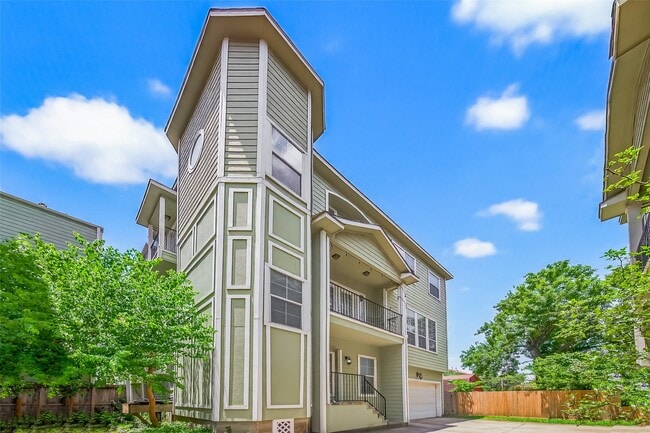 Photo - 1109 W 15th 1/2 St Casa