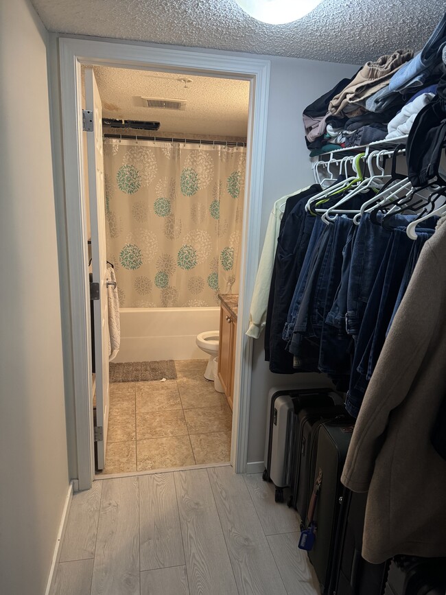 Photo - 6921-199 199 St NW