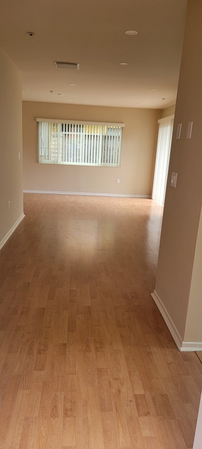 Building Photo - 1030 E Palmer Ave Unit # 7