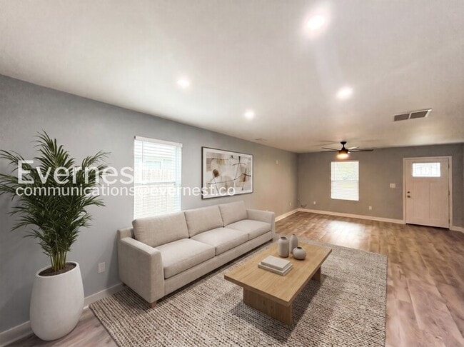 Photo - 1621 Locust St