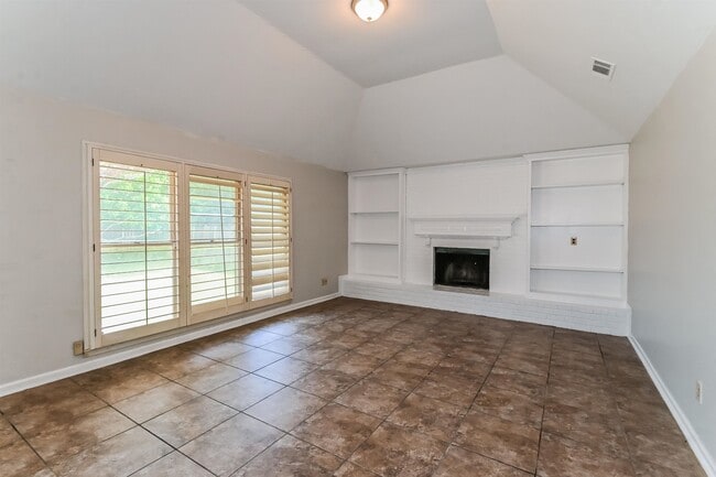 Photo - 810 N Walnut Bend Rd