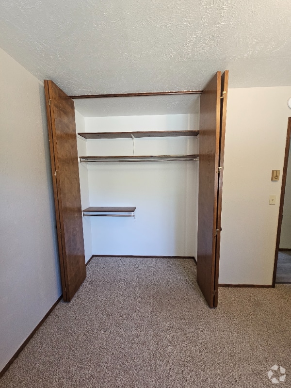 Building Photo - 203 W Larch St Rental