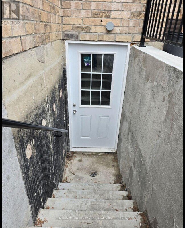 Photo - 301 Williamson Dr W