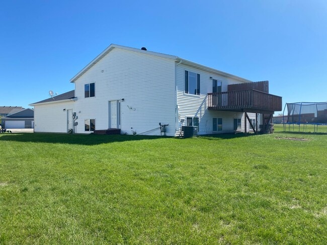 Photo - Spacious South Moorhead Twinhome with Double Garage & Prime Location!
