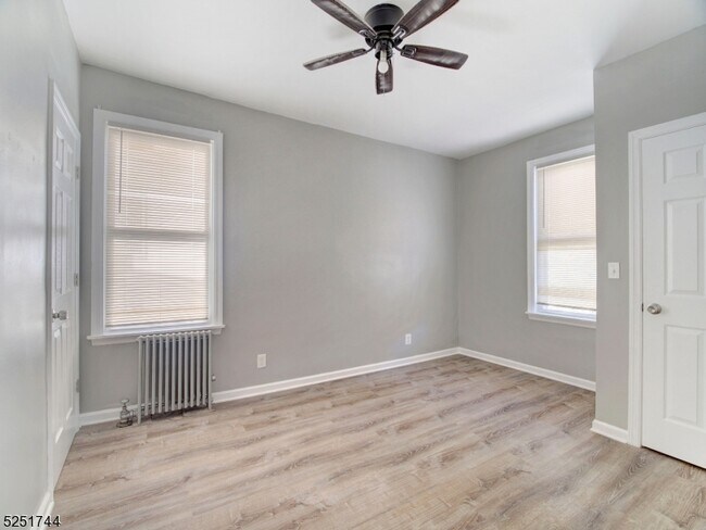 Photo - 261 Parker St