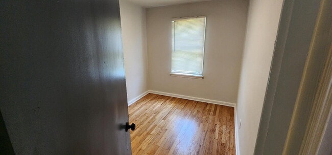 Photo - **MOVE-IN SPECIAL**