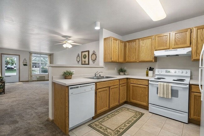 Lakefront Manor Apartments and Villas