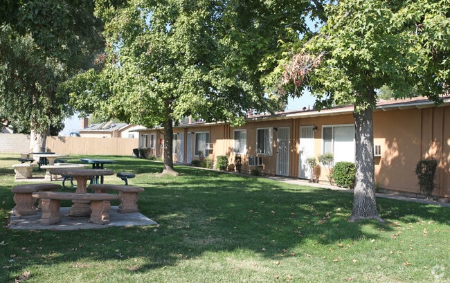 Single Level Apartments - Casa Del Sol