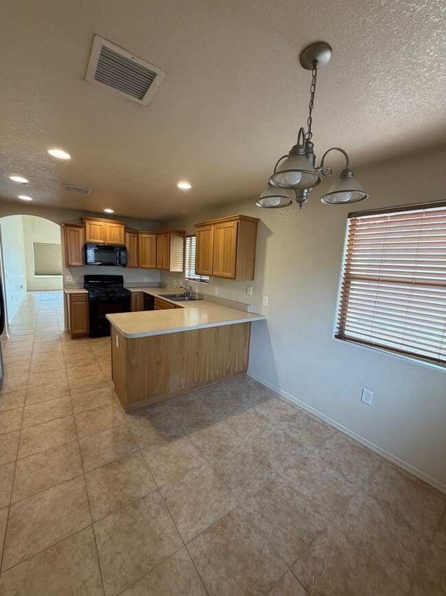 Photo - 4662 Redwood St