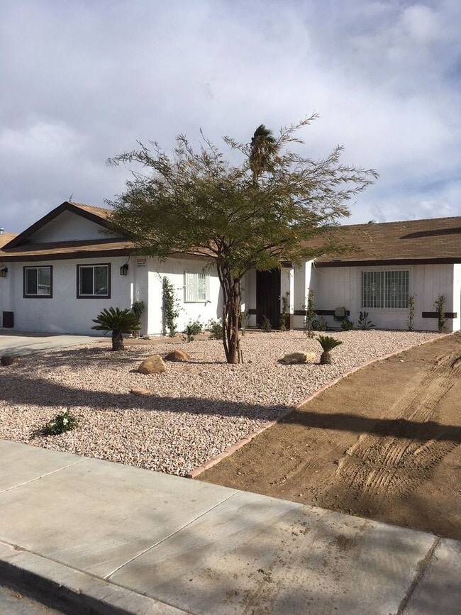 Building Photo - 913 Shadow Mountain Pl Unit 1