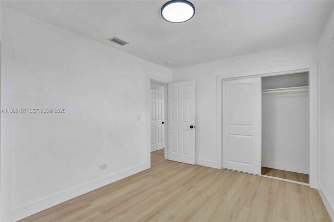 Photo - 1960 SW 68th Way