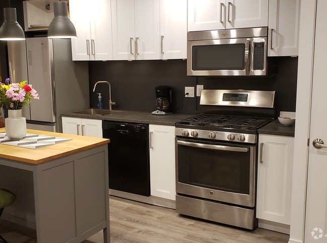 Building Photo - 443 E 141st St Rental