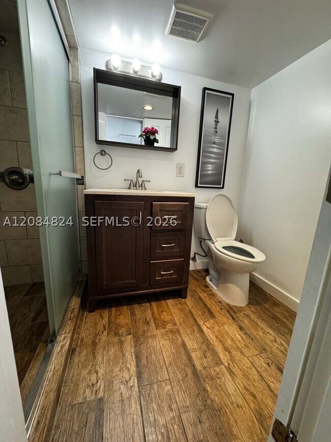 Photo - 1121 NW 40th St Unit 3