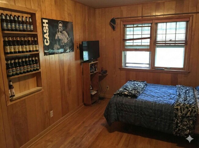 Photo - 4 Bed 1 Bath close to UWEC!