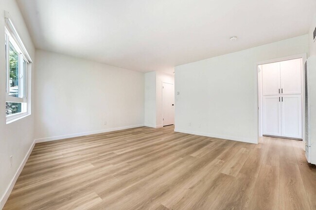 Photo - 8741-8743 Shoreham