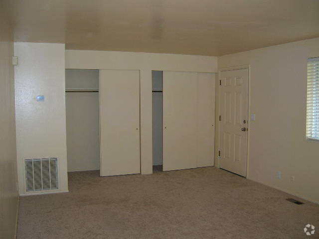 Building Photo - 473 Main St Unit 4 Rental