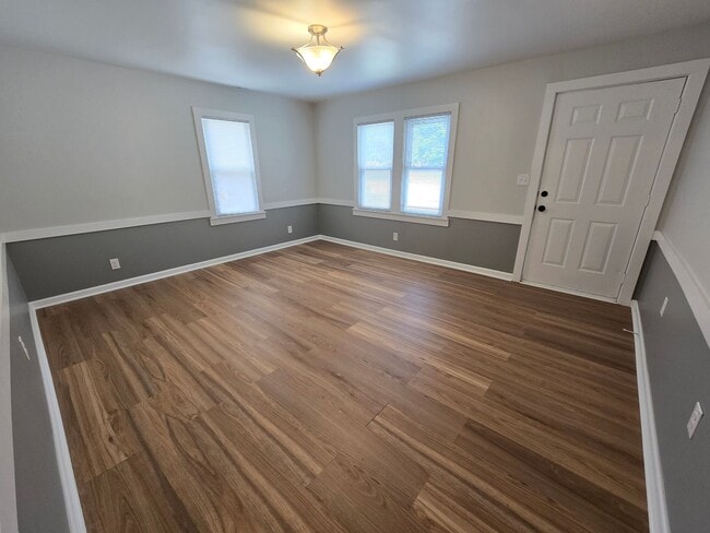 Photo - Cute Meadowview Bungalow; 3/1.5 Right in T...