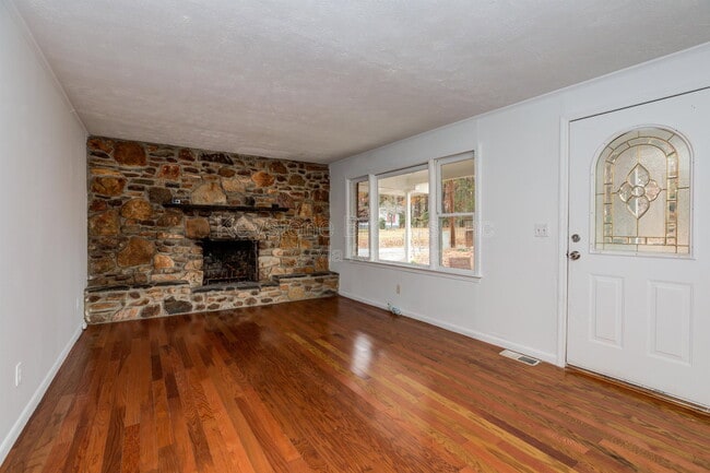 Photo - 2213 Davis Rd SW